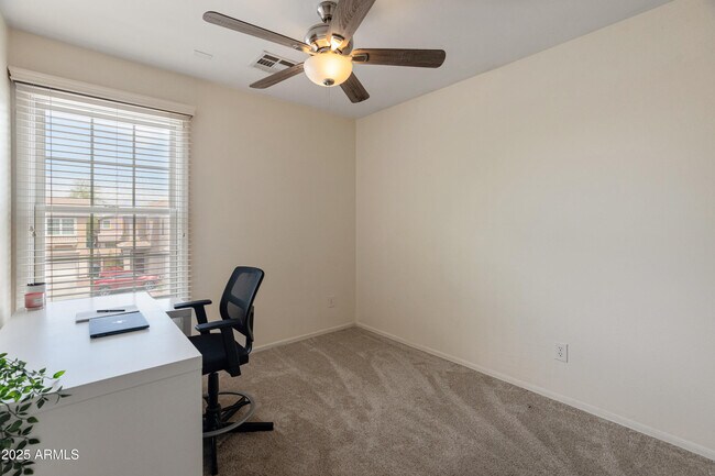 Building Photo - 2331 E Sunland Ave