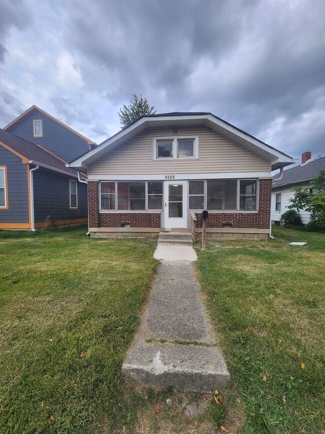 Primary Photo - Updated Two Bedroom Single Family Home nea...