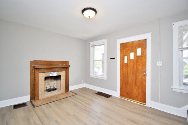 Building Photo - 3048 Taylor Ave
