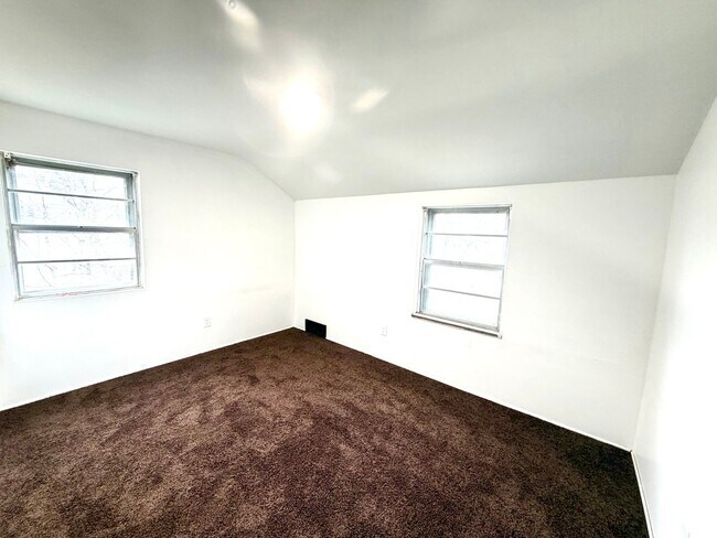 Building Photo - Fully Renovated 3-Bedroom Home in Flint!