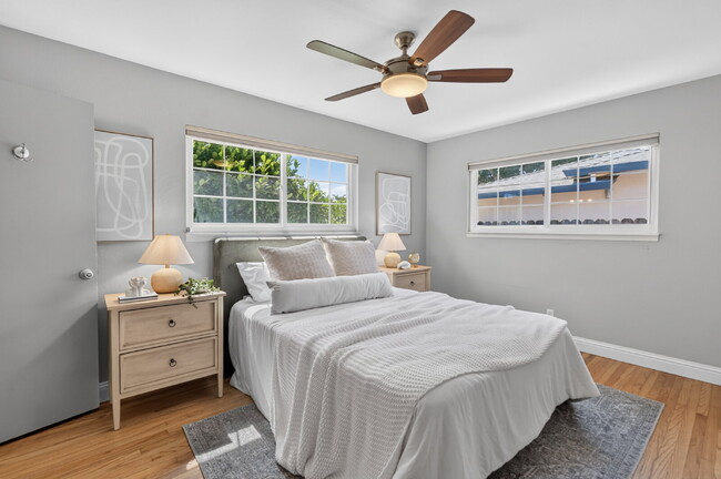 Building Photo - Spacious 4-Bed Oasis with 2 Full Baths