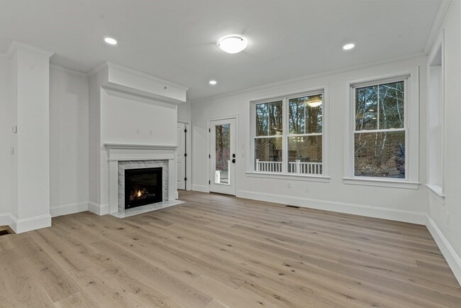 Building Photo - 19 Lily Pond Ln