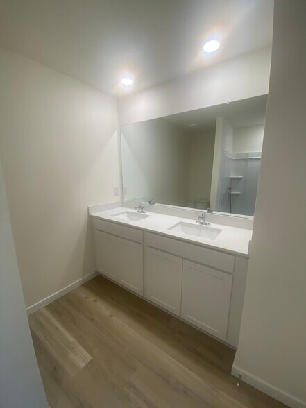 Building Photo - 11519 Memorial Dr