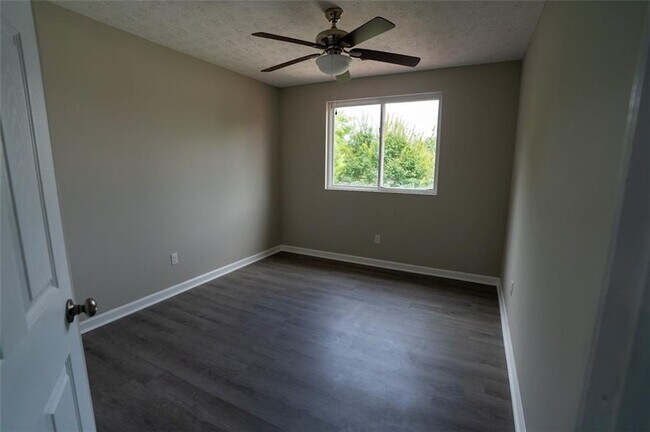 Building Photo - 128 Garden Walk