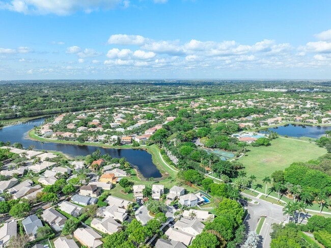 Building Photo - 4013 Pine Ridge Ln