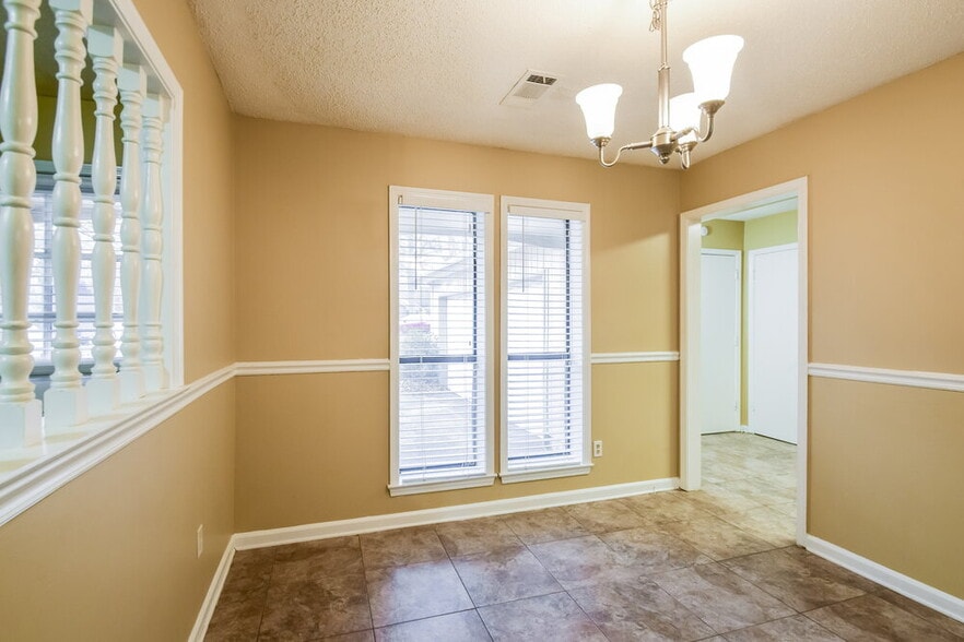 Building Photo - 2176 Woodfield Park Rd