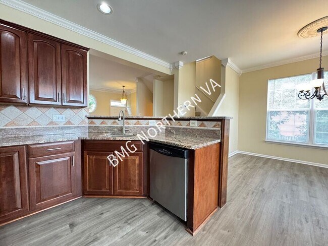 Building Photo - 10230 Magnolia Grove Dr