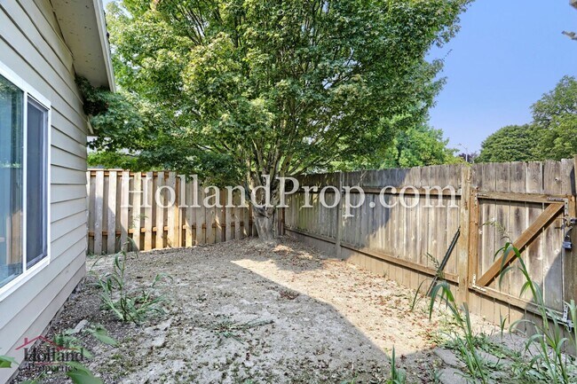 Building Photo - Charming 3-Bedroom Duplex with Fenced Yard, Fireplace & Garage Near Hwy 26!