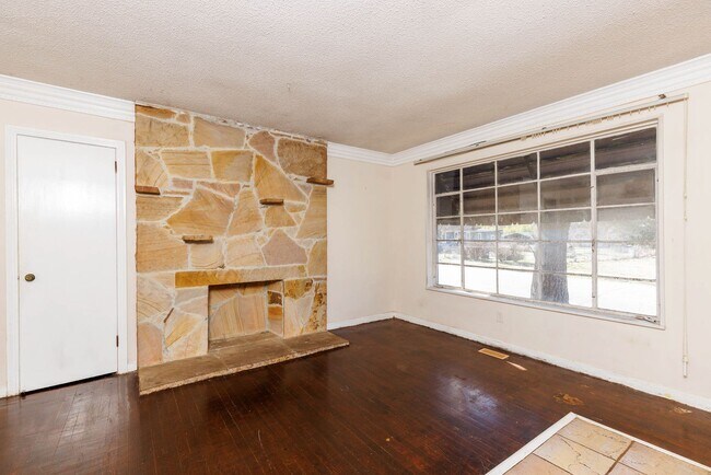 Building Photo - 3 BR home in Tarrant