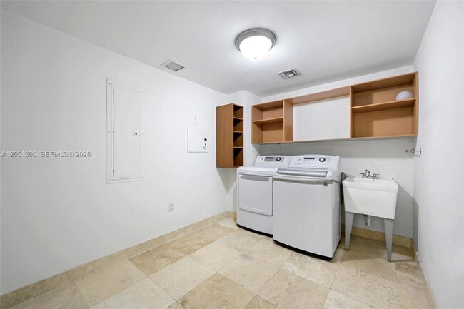 Building Photo - 20201 E Country Club Dr