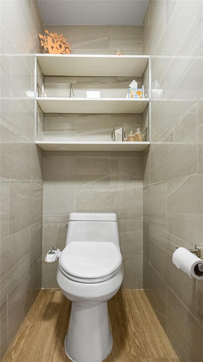 Building Photo - 3245 NE 184th St