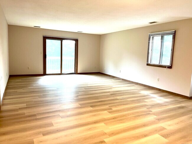 Building Photo - 1509 Summer Hill Dr