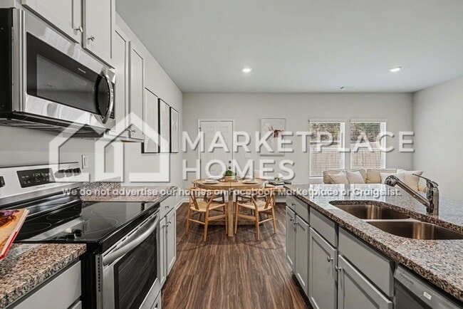 Building Photo - 425 Oakwood Dr NW