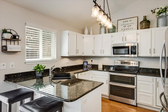 Building Photo - Beautifully updated 4Bd/3Ba Arvada Home