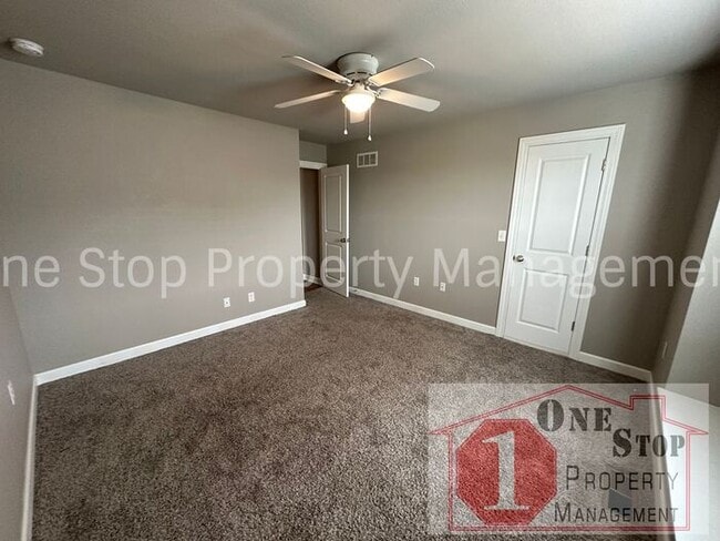 Building Photo - Gorgeous 3-Bed, 2.5-Bath Townhome in Raymore!
