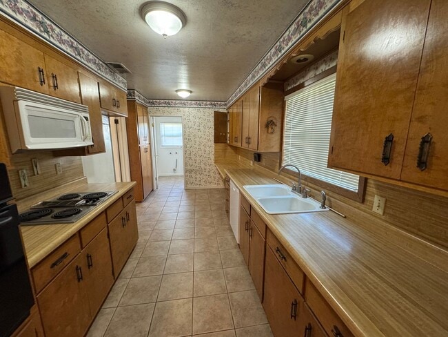 Building Photo - 1201 W Elm St