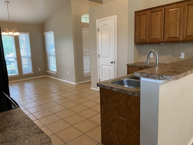 Building Photo - 18101 Viento Dr