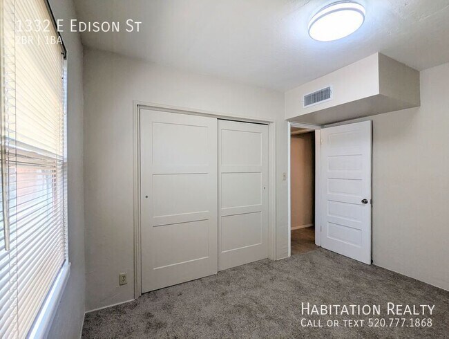 Building Photo - 1332 E Edison St