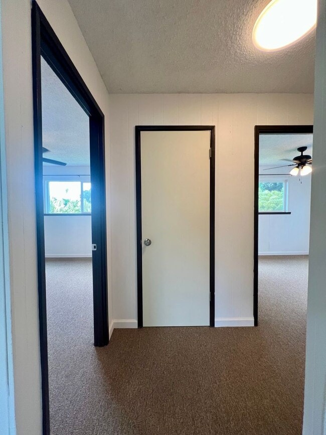 Building Photo - 2 Bedroom, 1 Bath Condo- Hilo Terrace