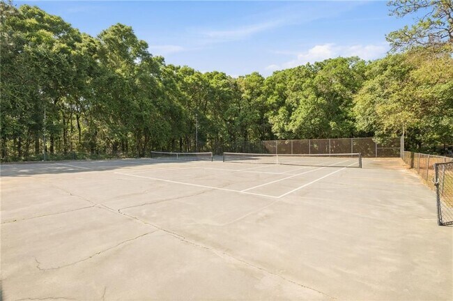 Building Photo - 337 Riverbend Dr