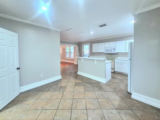 Building Photo - 314 E Park Ave