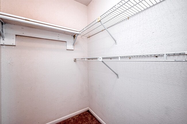 Building Photo - 9850 Pagewood Ln