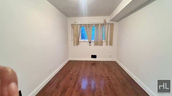 Building Photo - 256 STREET