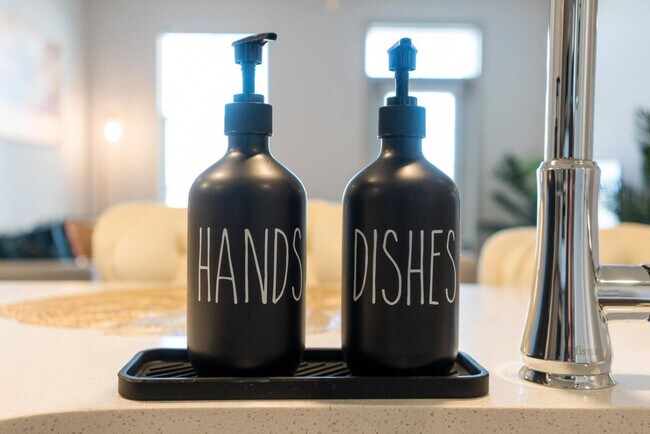 Building Photo - 5775 Sunrise Wy