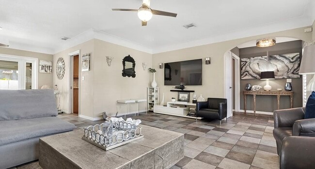 Building Photo - 4946 Glenn Pine Ln