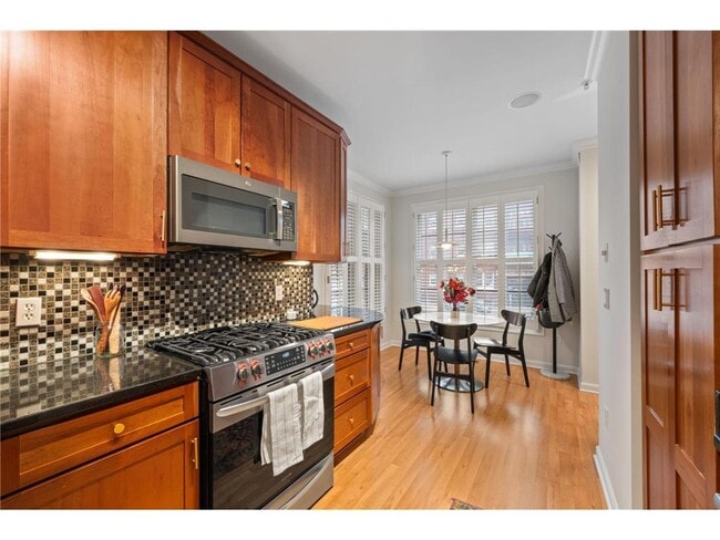 Building Photo - 1008 Portland Ave