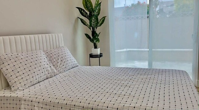 Building Photo - Beautiful Fully Furnished Home in Garden G...