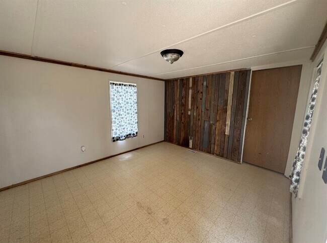 Building Photo - 301 Whitetail Ln