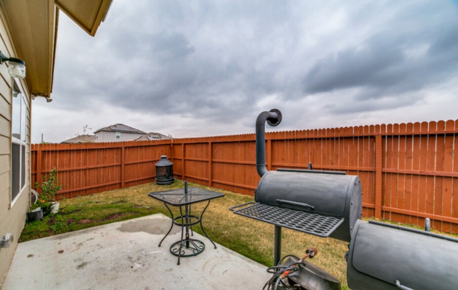 Building Photo - 12811 Lucas Ridge Dr