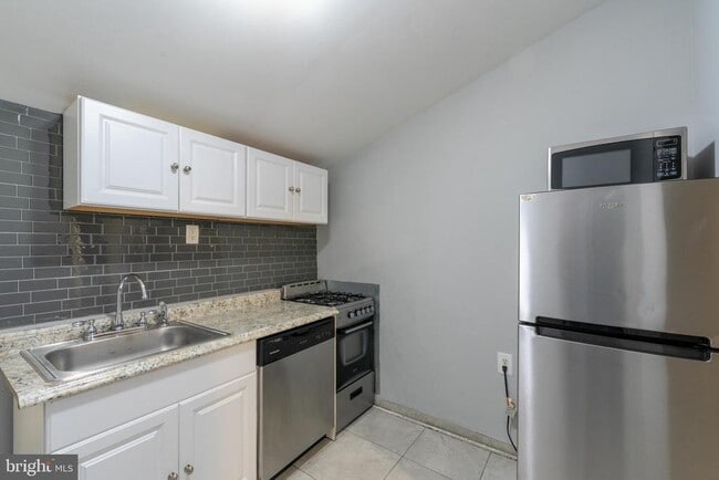 Building Photo - 519 S Port St