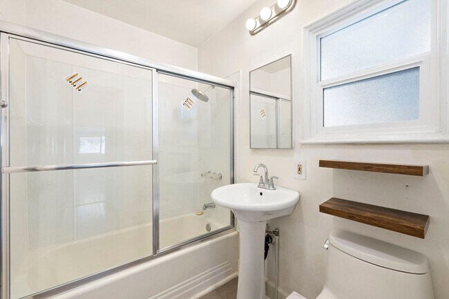 Building Photo - Centrally Located in the heart of Laguna Village