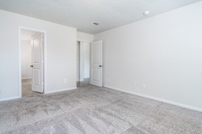 Building Photo - 911 Acorn Trail Pl
