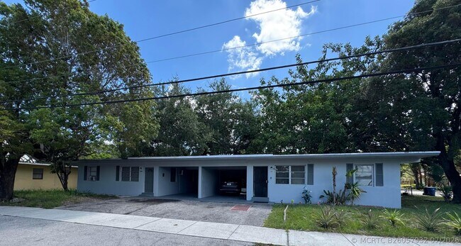 Building Photo - 304 NW 14th Ave