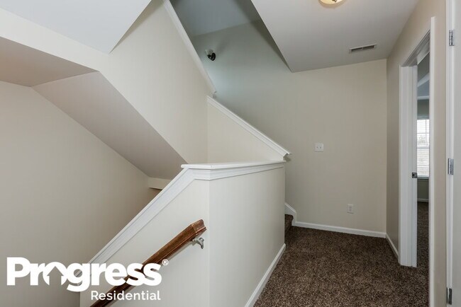 Building Photo - 10430 Carver Falls Rd