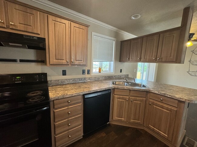 Building Photo - 3 Bedroom in Myrtle Creek