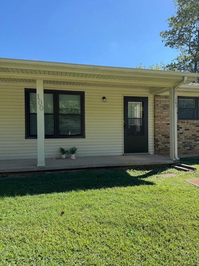 Building Photo - Cozy 2 Bed 1 Bath Duplex