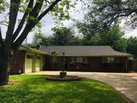 Building Photo - Lovely Home in Great Neighborhood