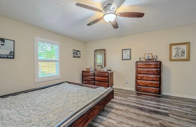 Building Photo - 410 Forest Hills Dr