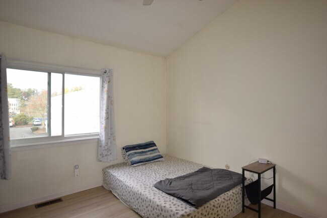 Building Photo - 255 North Rd