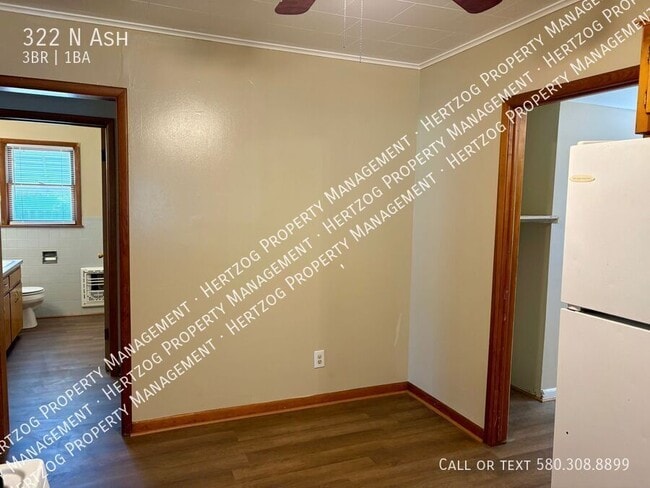 Building Photo - 322 N Ash-