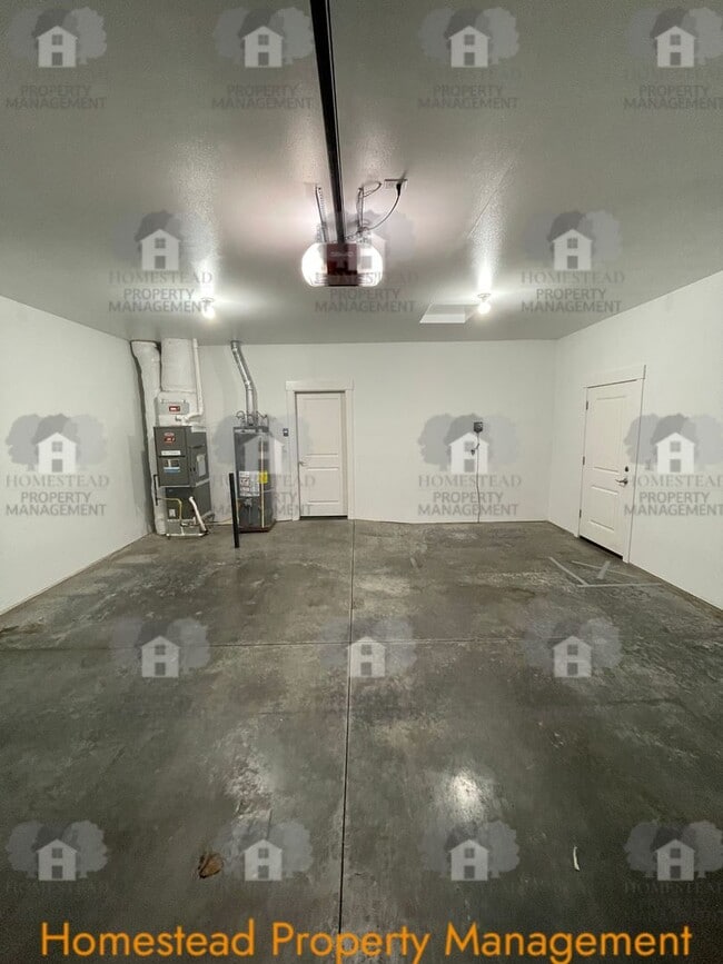 Building Photo - OUTSTANDING SOUTH SALEM LOCATION!