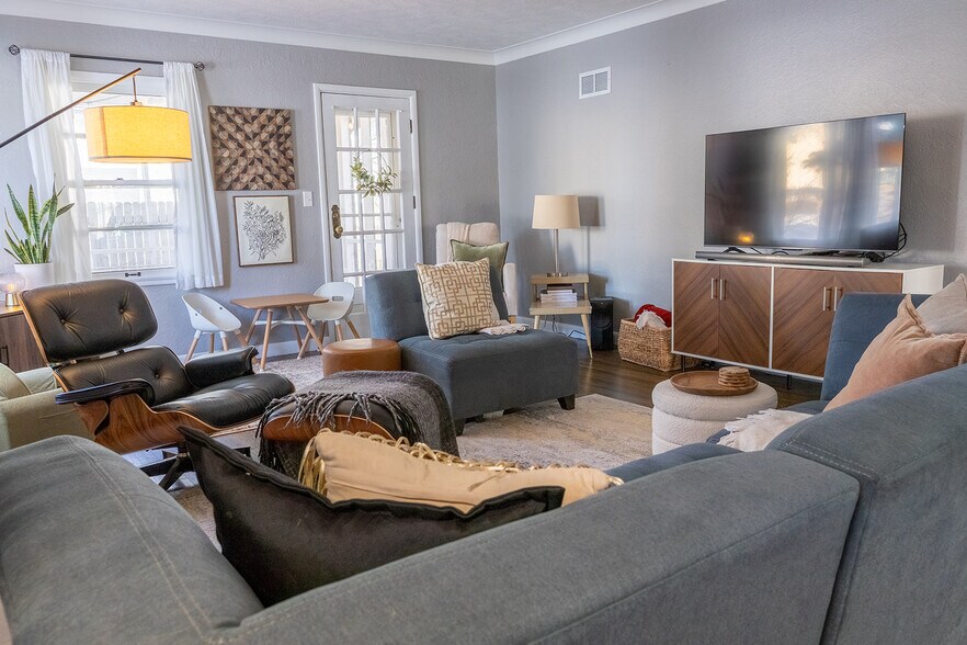 Building Photo - 1621 W 22nd St