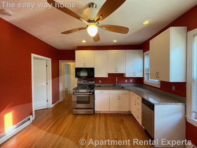 Primary Photo - Medford Sq 3 Bedroom - Recently renovated