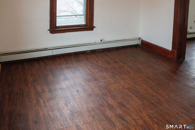 Building Photo - 405 Wilson St