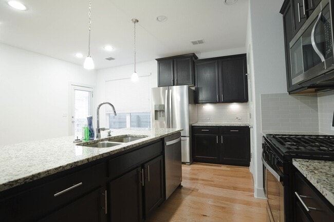 Building Photo - 7312 Oberon St