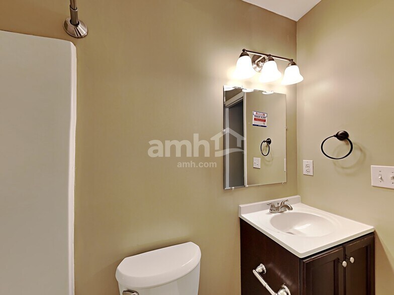 Building Photo - 2304 Water Lilly Way